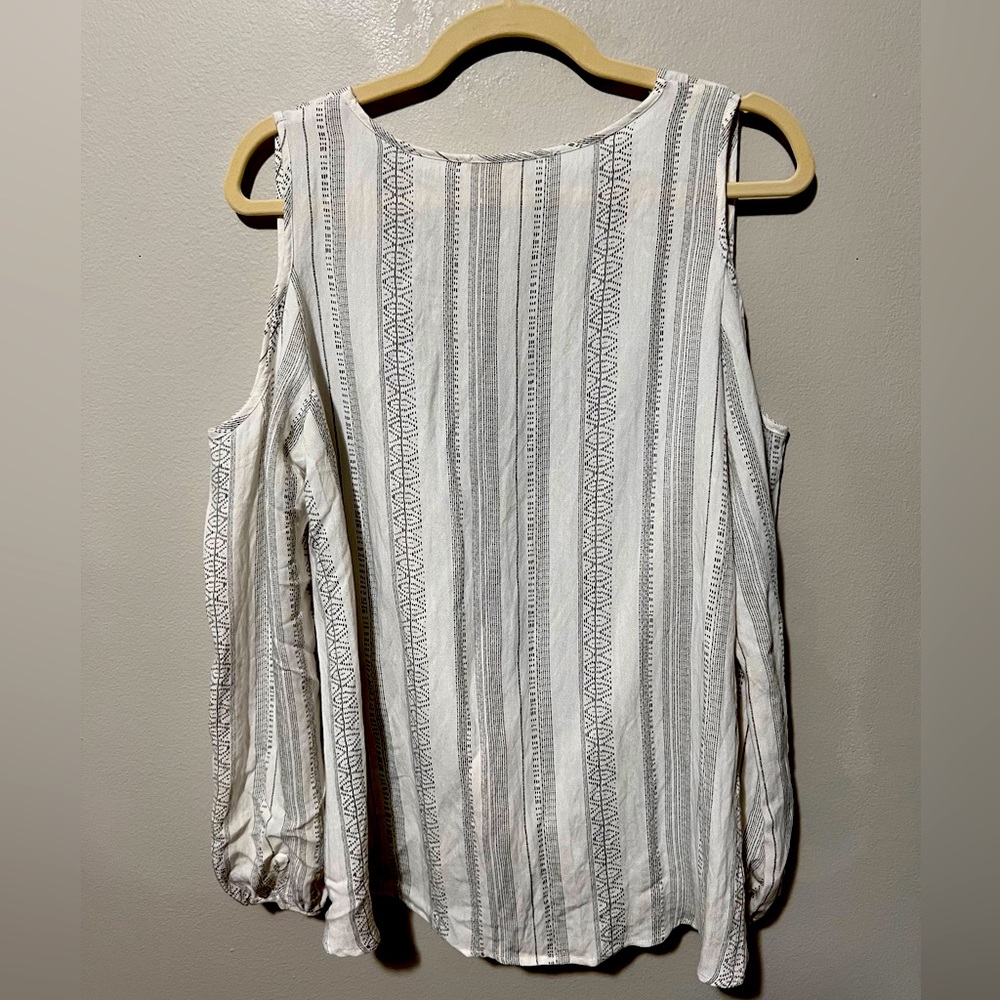 White Patterned Blouse - image 3